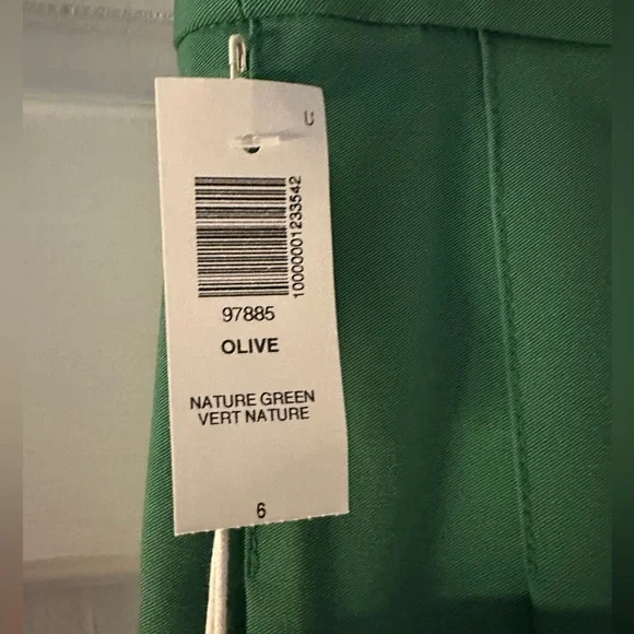 Aritzia Size 6 Skirt! 💚 - Picture 2 of 4